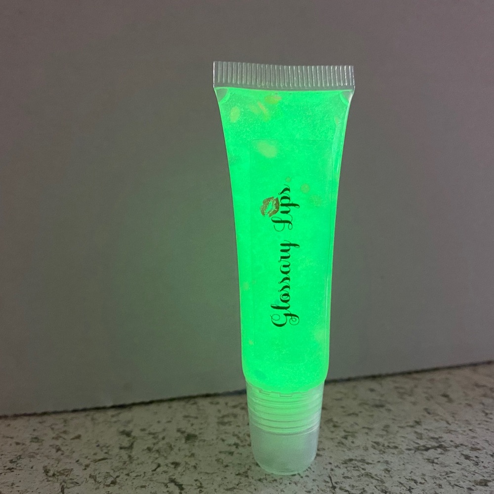 Kiwi Snakebite UV Lip Gloss